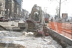 During the works on the reconstruction of Savska Street, a water pipe burst, and tram traffic was suspended on that route.Tokom radova na rekonstrukciji Savske ulice doslo je do pucanja vodovodne cevi, tramvajski saobracaj je obustavljen na toj tra