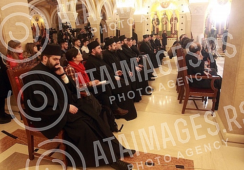  In the Temple of Saint Sava, for the first time, scholarships of the Patriarch of the Serbian Orthodox Church Porfirije were awarded to the best students of the final years of the Faculty of Medicine, Electrical Engineering, Law and Philosophy.U H