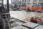 During the works on the reconstruction of Savska Street, a water pipe burst, and tram traffic was suspended on that route.Tokom radova na rekonstrukciji Savske ulice doslo je do pucanja vodovodne cevi, tramvajski saobracaj je obustavljen na toj tra