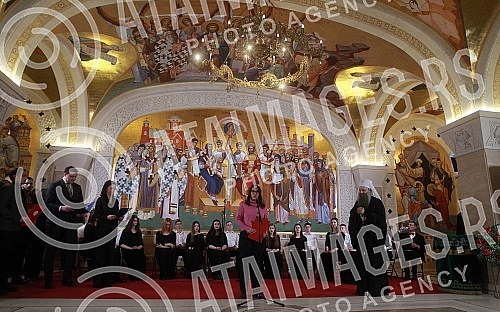  In the Temple of Saint Sava, for the first time, scholarships of the Patriarch of the Serbian Orthodox Church Porfirije were awarded to the best students of the final years of the Faculty of Medicine, Electrical Engineering, Law and Philosophy.U H