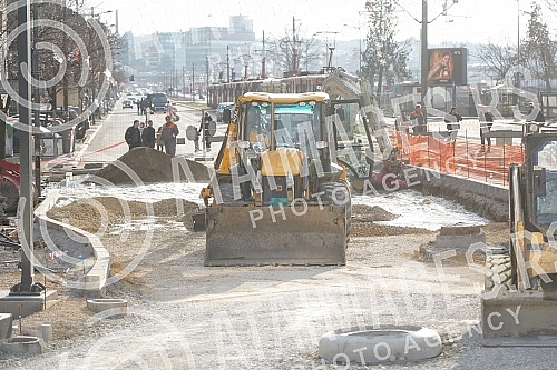 During the works on the reconstruction of Savska Street, a water pipe burst, and tram traffic was suspended on that route.Tokom radova na rekonstrukciji Savske ulice doslo je do pucanja vodovodne cevi, tramvajski saobracaj je obustavljen na toj tra