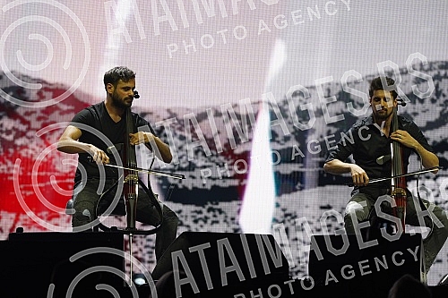 2CELLOS, the duo Luka Sulic and Stjepan Hauser held a concert in Stark Afrena as part of their 2CELLOS world tour, which is their last joint tour.2CELLOS, duo Luka Sulic i Stjepan Hauser odrzao je u sklopu  svetske turneje 2CELLOS, koja im je posle