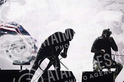 2CELLOS, the duo Luka Sulic and Stjepan Hauser held a concert in Stark Afrena as part of their 2CELLOS world tour, which is their last joint tour.2CELLOS, duo Luka Sulic i Stjepan Hauser odrzao je u sklopu  svetske turneje 2CELLOS, koja im je posle