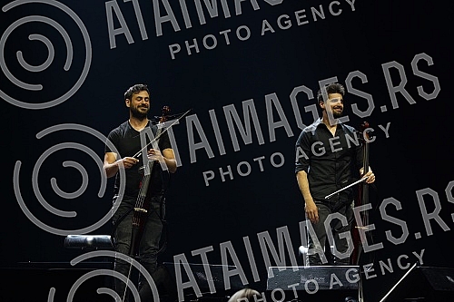 2CELLOS, the duo Luka Sulic and Stjepan Hauser held a concert in Stark Afrena as part of their 2CELLOS world tour, which is their last joint tour.2CELLOS, duo Luka Sulic i Stjepan Hauser odrzao je u sklopu  svetske turneje 2CELLOS, koja im je posle