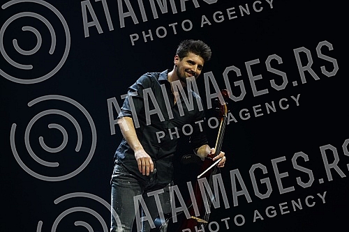 2CELLOS, the duo Luka Sulic and Stjepan Hauser held a concert in Stark Afrena as part of their 2CELLOS world tour, which is their last joint tour.2CELLOS, duo Luka Sulic i Stjepan Hauser odrzao je u sklopu  svetske turneje 2CELLOS, koja im je posle