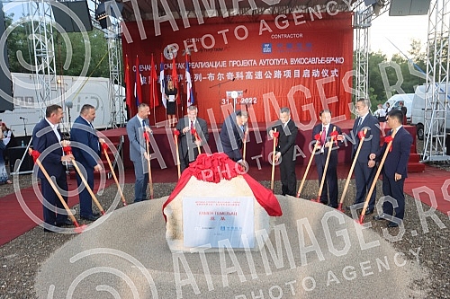 At the location of Garevac, near Modrica, a ceremony was held on the occasion of the beginning of the construction of the Vukosavlje - Brcko highway project.Na lokaciji Garevac, kod Modrice odrÅ¾ana je svecanost povodom pocetka realizacije projekta