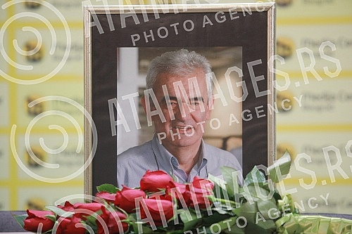 A commemoration was held at the Media center for one of the founders and the editor-in-chief of the Beta news agency, Dragan Janjic.U Medija centru odrzana komemoracija jednom od osnivaca i glavnom i odgovornom uredniku Novinske agencije Beta Draga