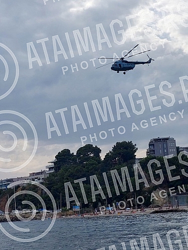 The MI-8 MT helicopter of the transport helicopter squadron of the 93rd Air Base of the Croatian Air Force and Air Defense transports patients to the Split hospitalHelikopter MI-8 MT eskadrila transportnih helikoptera 93. vazduoplovne baze HRZ-a i 