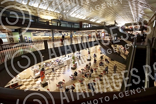 Washington Union Station is the main railroad station, a transportation hub, which opened in 1907, with an annual passenger capacity of just under 5 million, connecting major cities including Baltimore, Philadelphia, New York and Boston.Washington 