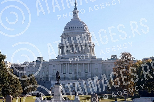 United States Capitol Building, Washington DC, is the home of the US Congress, and the seat of the legislative branch of the U.S. federal government.Kapitol Sjedinjenih Americkih Dryava, koji se cesto naziva i Zgrada Kapitola, mesto je okupljanja K