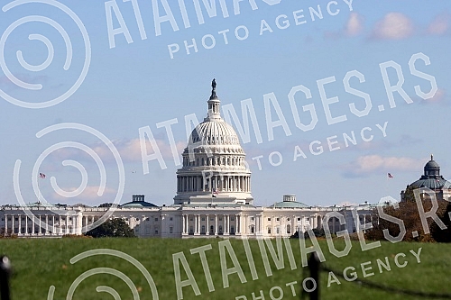 United States Capitol Building, Washington DC, is the home of the US Congress, and the seat of the legislative branch of the U.S. federal government.Kapitol Sjedinjenih Americkih Dryava, koji se cesto naziva i Zgrada Kapitola, mesto je okupljanja K