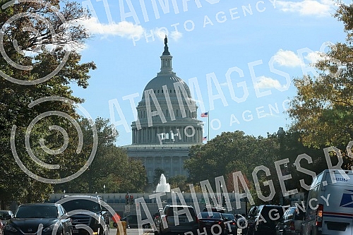 United States Capitol Building, Washington DC, is the home of the US Congress, and the seat of the legislative branch of the U.S. federal government.Kapitol Sjedinjenih Americkih Dryava, koji se cesto naziva i Zgrada Kapitola, mesto je okupljanja K