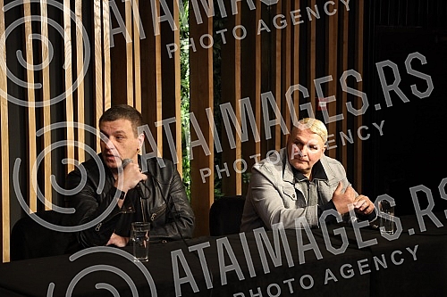 A press conference on the occasion of the Van Gogh group concert in the Kombank Hall was held at the Club Lisbon, and those present were able to see the premiere of the video for the song 