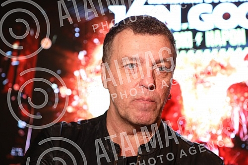 A press conference on the occasion of the Van Gogh group concert in the Kombank Hall was held at the Club Lisbon, and those present were able to see the premiere of the video for the song 