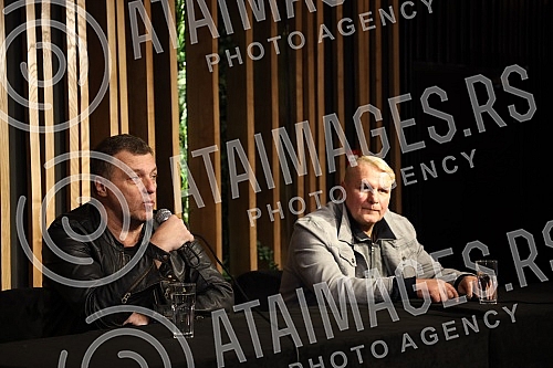 A press conference on the occasion of the Van Gogh group concert in the Kombank Hall was held at the Club Lisbon, and those present were able to see the premiere of the video for the song 
