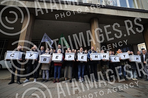 Coalition Sovereignists - Sasa Radulovic, Milan Stamatovic, Jovana Stojkovic submitted the list for the parliamentary elections to the Republic Election Commission.Koalicija Suverenisti - Sasa Radulovic, Milan Stamatovic, Jovana Stojkovic predala j