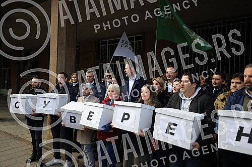 Coalition Sovereignists - Sasa Radulovic, Milan Stamatovic, Jovana Stojkovic submitted the list for the parliamentary elections to the Republic Election Commission.Koalicija Suverenisti - Sasa Radulovic, Milan Stamatovic, Jovana Stojkovic predala j
