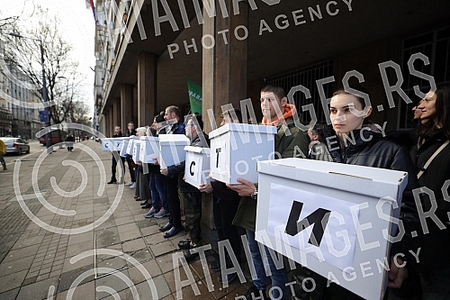 Coalition Sovereignists - Sasa Radulovic, Milan Stamatovic, Jovana Stojkovic submitted the list for the parliamentary elections to the Republic Election Commission.Koalicija Suverenisti - Sasa Radulovic, Milan Stamatovic, Jovana Stojkovic predala j