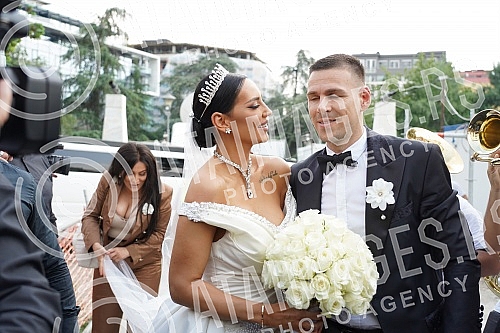 The church wedding of singer Katarina Grujic and football player Marko Gobeljic was held in the Church of St. Sava.Crkveno vencanje pevacice Katarina Grujic i fudbalera Marko Gobeljic odrzano je u Hramu Svetog Save.