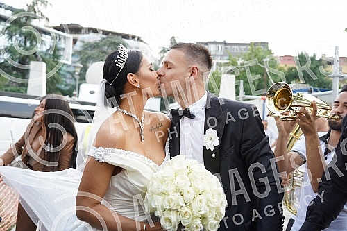 The church wedding of singer Katarina Grujic and football player Marko Gobeljic was held in the Church of St. Sava.Crkveno vencanje pevacice Katarina Grujic i fudbalera Marko Gobeljic odrzano je u Hramu Svetog Save.