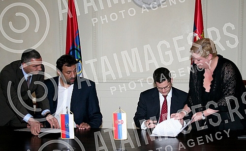 Vuk Jeremic - The Minister of Foreign Affairs of the Republic of Serbia, and Vlade Divac - President of the Olympic Committee of Serbia signed a Memorandum of Understanding.Vuk Jeremic - Ministar spoljnih poslova Republike Srbije i Vlade Divac - pre