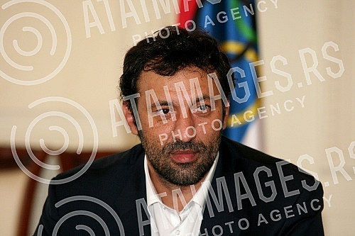 Vuk Jeremic - The Minister of Foreign Affairs of the Republic of Serbia, and Vlade Divac - President of the Olympic Committee of Serbia signed a Memorandum of Understanding.Vuk Jeremic - Ministar spoljnih poslova Republike Srbije i Vlade Divac - pre