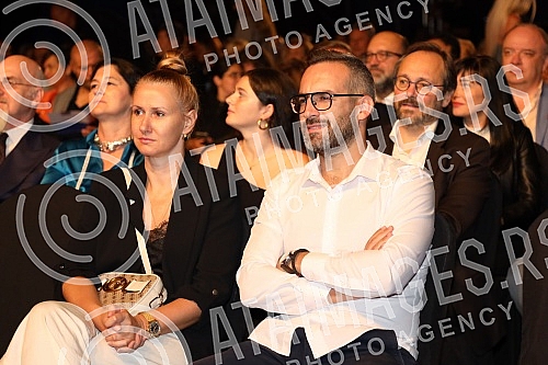 The project Opera on the water on the plateau behind the Geozavod was realized for the fourth time in the capital of Serbia, and the program included an all-evening performance of the opera Rigoletto, in which the main title role was played by the fa