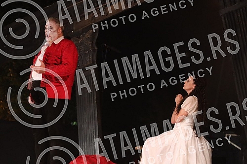 The project Opera on the water on the plateau behind the Geozavod was realized for the fourth time in the capital of Serbia, and the program included an all-evening performance of the opera Rigoletto, in which the main title role was played by the fa