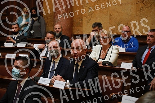 The first inter-party dialogue with representatives of parties that do not want the participation of foreigners is being held in the National assembly today.U Skupstini Srbije danas se odrzava prvi medjustranacki dijalog sa predstavnicima stranaka 