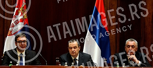 The first inter-party dialogue with representatives of parties that do not want the participation of foreigners is being held in the National assembly today.U Skupstini Srbije danas se odrzava prvi medjustranacki dijalog sa predstavnicima stranaka 