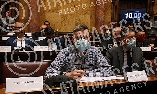 The first inter-party dialogue with representatives of parties that do not want the participation of foreigners is being held in the National assembly today.U Skupstini Srbije danas se odrzava prvi medjustranacki dijalog sa predstavnicima stranaka 