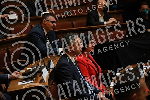 The first inter-party dialogue with representatives of parties that do not want the participation of foreigners is being held in the National assembly today.U Skupstini Srbije danas se odrzava prvi medjustranacki dijalog sa predstavnicima stranaka 