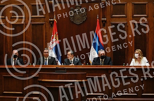 The first inter-party dialogue with representatives of parties that do not want the participation of foreigners is being held in the National assembly today.U Skupstini Srbije danas se odrzava prvi medjustranacki dijalog sa predstavnicima stranaka 