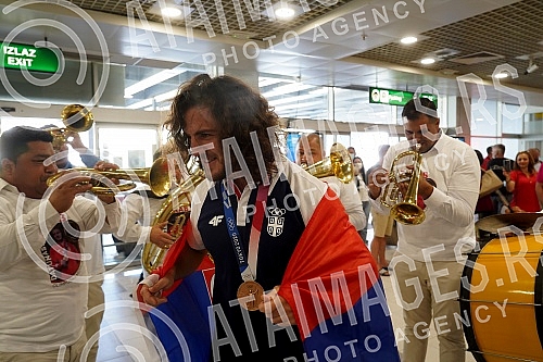 The representative of Serbia in wrestling, Zurab Datunashvili, the winner of the bronze Olympic medal at the Games in Tokyo, arrived in Serbia and on that occasion, a press conference was held at the Nikola Tesla Airport.Reprezentativac Srbije u rv
