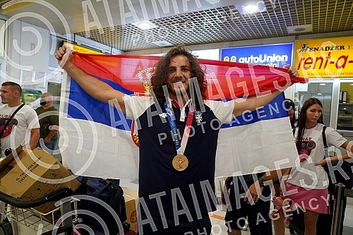 The representative of Serbia in wrestling, Zurab Datunashvili, the winner of the bronze Olympic medal at the Games in Tokyo, arrived in Serbia and on that occasion, a press conference was held at the Nikola Tesla Airport.Reprezentativac Srbije u rv