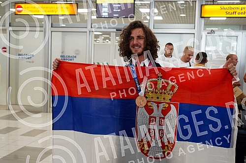The representative of Serbia in wrestling, Zurab Datunashvili, the winner of the bronze Olympic medal at the Games in Tokyo, arrived in Serbia and on that occasion, a press conference was held at the Nikola Tesla Airport.Reprezentativac Srbije u rv