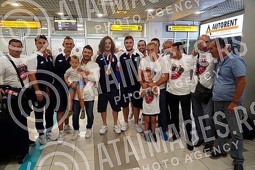 The representative of Serbia in wrestling, Zurab Datunashvili, the winner of the bronze Olympic medal at the Games in Tokyo, arrived in Serbia and on that occasion, a press conference was held at the Nikola Tesla Airport.Reprezentativac Srbije u rv