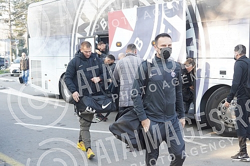 The professional staff and football players of Partizan traveled this morning to Tallinn (Estonia), where they will play the 5th round of the UEFA League of Conferences against Flora tomorrow.Strucni stab i fudbaleri Partizana otputovali su jutros 