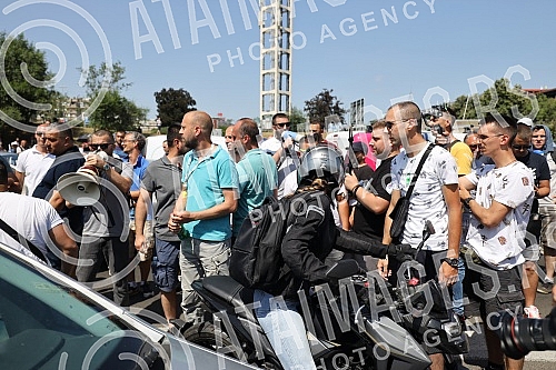 Workers of Kragujevac's Fiat blocked the highway near the Sava Center in Belgrade, as they announced because even after several rounds of negotiations they did not reach a solution with the Government of Serbia and the company on guarantees that ther