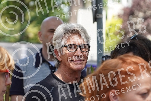 On the occasion of the beginning of the filming of the second season of the series 