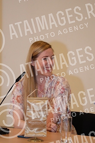 A press conference was organized on behalf of the 100th performance of the musical Poor People on the stage of the Madlenianum at the Belle Etage, the Opera and the Madlenianum Theater in Zemun.U ime 100-tog izvodjenja mjuzikla Jadnici na sceni Mad