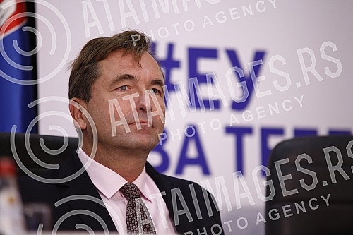 A press conference was held at the Republic Institute of Statistics on the occasion of the upcoming population census.U Republickom zavodu za statistiku odrzana je konferencija za novinare povodom predstojeceg popisa stanovnistva. 