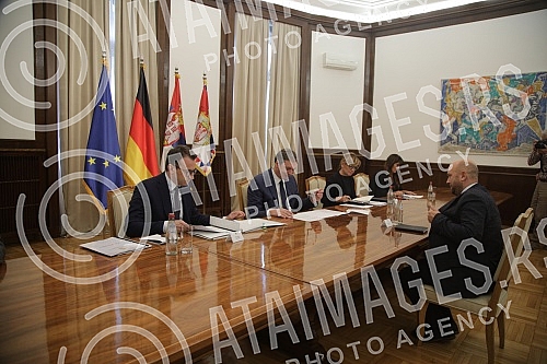 A meeting between President Aleksandar Vucic and the special envoy of the German government for the Western Balkans, Manuel Sarrazin, was held in the Presidency of Serbia.U Predsednistvu Srbije odrzan je sastanak predsednika Aleksandra Vucica sa sp