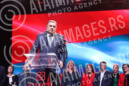 The final pre-election forum of the Alliance of Independent Social Democrats (SNSD), where the candidate of this party for the president of Republika Srpska Milorad Dodik was presented, was held in Trg Republika Srpska in Banja Luka.Zavrsna predizb