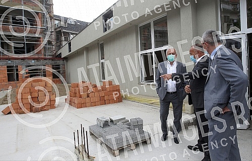 Minister of Education, Science and Technological Development Mladen Sarcevic visits the Faculty of Dentistry.Ministar prosvete,nauke i tehnoloskog razvoja Mladen Sarcevic u poseti Stomatoloskom fakultetu.