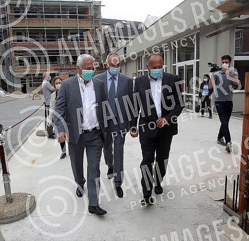 Minister of Education, Science and Technological Development Mladen Sarcevic visits the Faculty of Dentistry.Ministar prosvete,nauke i tehnoloskog razvoja Mladen Sarcevic u poseti Stomatoloskom fakultetu.