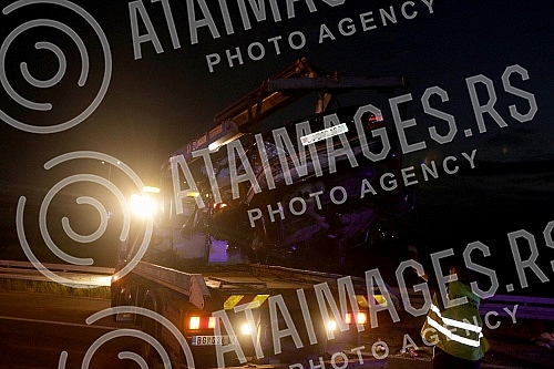 On the bypass around Belgrade, 3 km from the Surcin loop towards the Milos Veliki highway near the Obrenovac exit, a serious traffic accident occurred in which a truck and a car with Swiss license plates were involved, one person was killed and two w