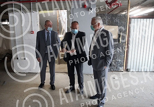 Minister of Education, Science and Technological Development Mladen Sarcevic visits the Faculty of Dentistry.Ministar prosvete,nauke i tehnoloskog razvoja Mladen Sarcevic u poseti Stomatoloskom fakultetu.