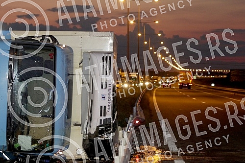 On the bypass around Belgrade, 3 km from the Surcin loop towards the Milos Veliki highway near the Obrenovac exit, a serious traffic accident occurred in which a truck and a car with Swiss license plates were involved, one person was killed and two w