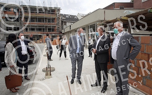 Minister of Education, Science and Technological Development Mladen Sarcevic visits the Faculty of Dentistry.Ministar prosvete,nauke i tehnoloskog razvoja Mladen Sarcevic u poseti Stomatoloskom fakultetu.